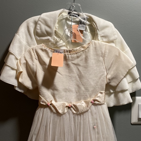 BRAND NEW GIRLS DRESS SIZE 7/8! COLOR IS IVORY. STUNNING IN PERSON. NWT. - Picture 7 of 13